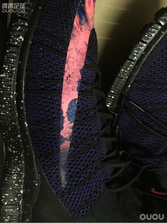 NIKE飞线系列,C罗上脚款。霸气外露,帅气十足,日本黑牌。全国没几双了!