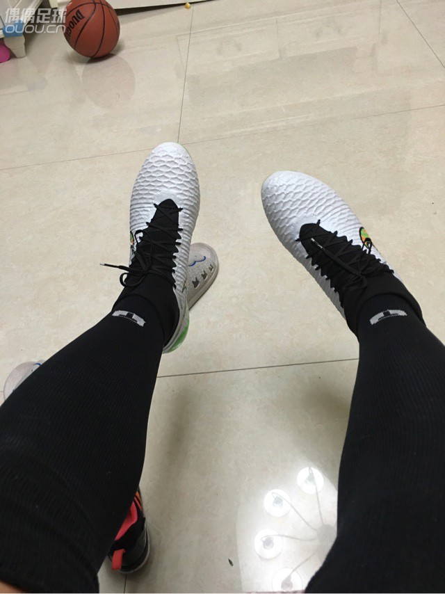 求助!求推荐一款薄袜子。最好是nike 阿迪puma也可以。我喜欢薄的。