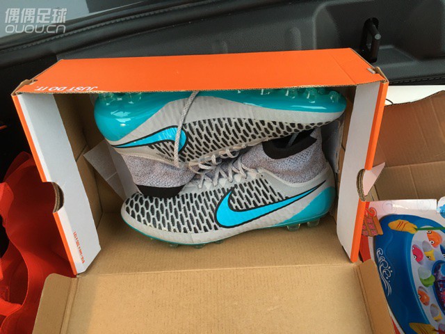 求助!求推荐一款薄袜子。最好是nike 阿迪puma也可以。我喜欢薄的。