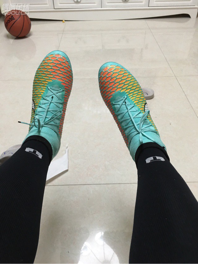 求助!求推荐一款薄袜子。最好是nike 阿迪puma也可以。我喜欢薄的。