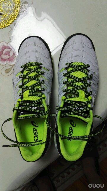 问各位大侠,球鞋的保养问题。真皮球鞋如何保养?擦油?擦蜡??超纤维的球鞋呢?擦什么??