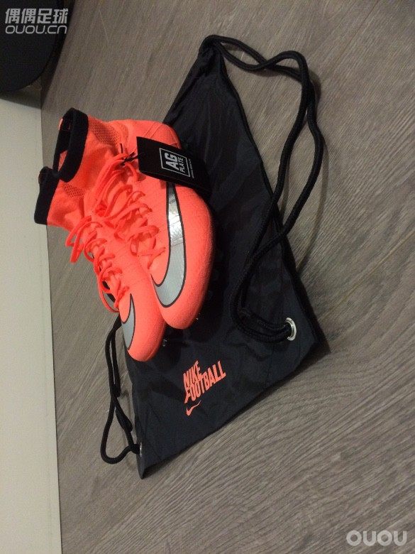 不知道是不是首发,但是是最爱的配色