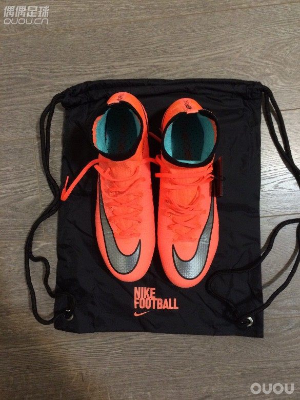 不知道是不是首发,但是是最爱的配色