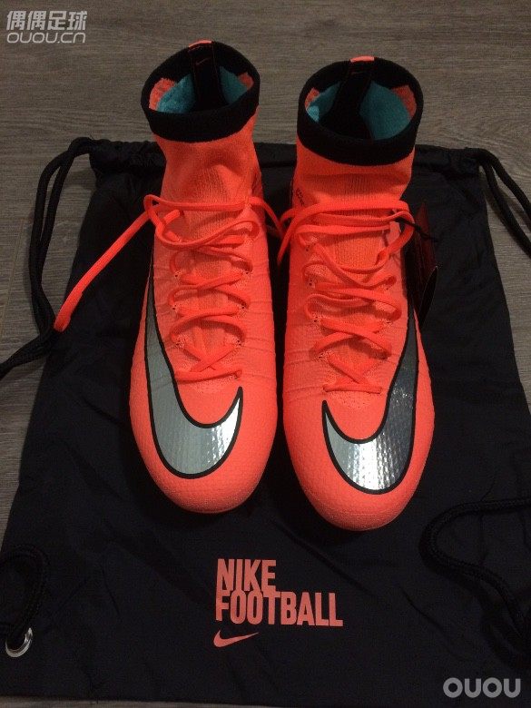 不知道是不是首发,但是是最爱的配色