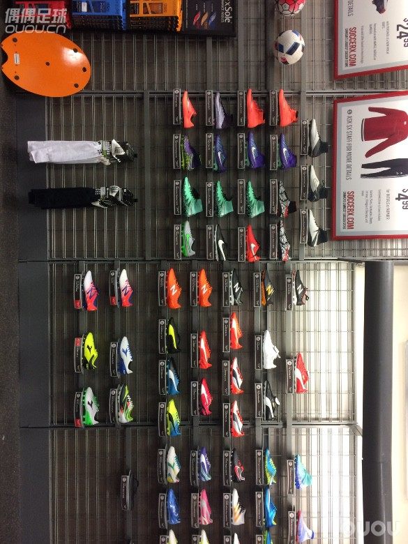 不知道是不是首发,但是是最爱的配色