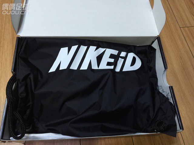 苦等50天,终于到了。年前订的鞋,今天终于到了,感谢坛里兄弟的英国代购,万分感谢。大伙看看配色咋样。