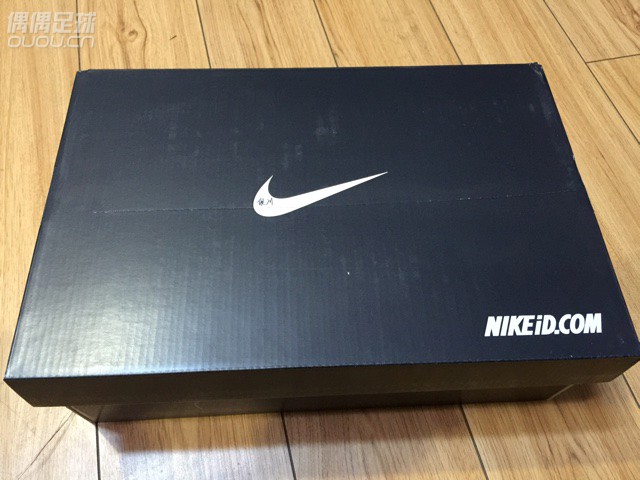 苦等50天,终于到了。年前订的鞋,今天终于到了,感谢坛里兄弟的英国代购,万分感谢。大伙看看配色咋样。