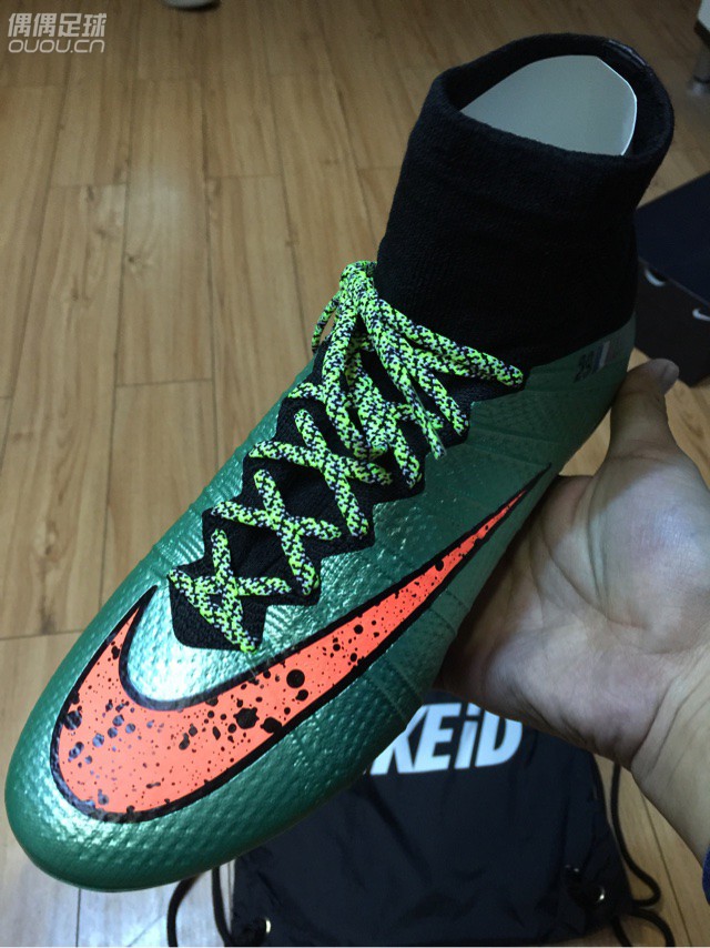 苦等50天,终于到了。年前订的鞋,今天终于到了,感谢坛里兄弟的英国代购,万分感谢。大伙看看配色咋样。