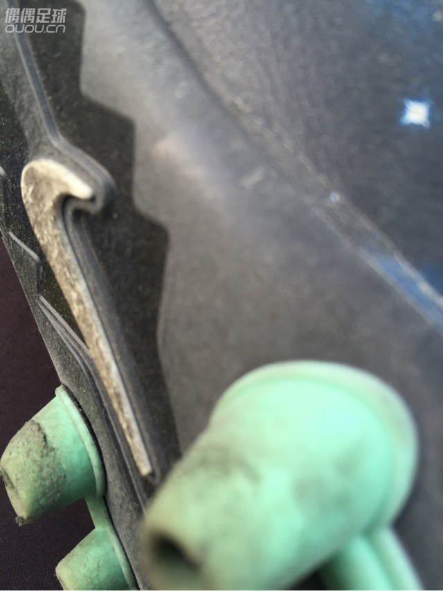 求大神指教,很喜欢这双星空,但是下午踢了变这样了,貌似断定了,请问有什么办法修补?