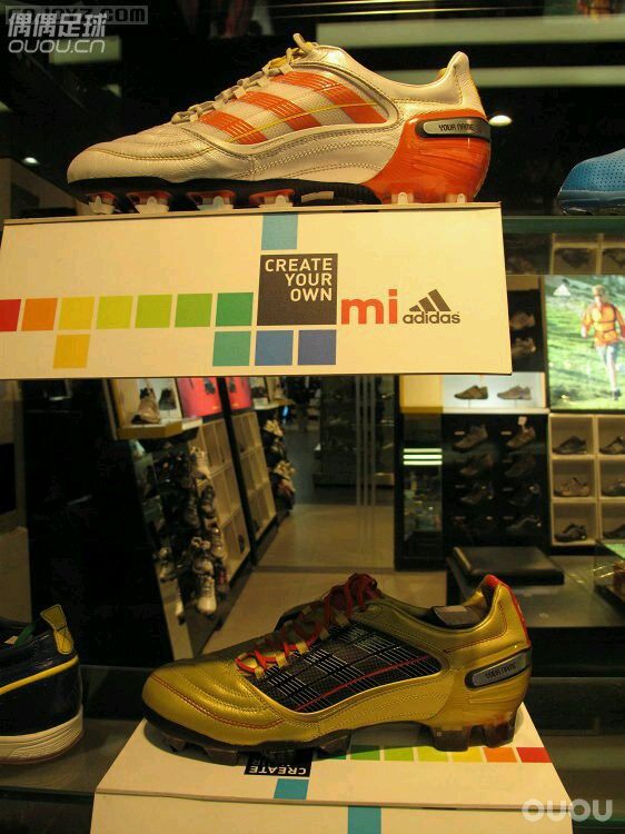 早年间街拍—AD的MI和NIKE的ID这是前几年在北京三里屯AD旗舰店和NIKE店随手拍的