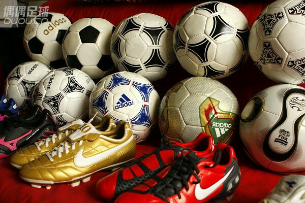 世界杯-几年前上街闲逛偶得 还算便宜就收了
