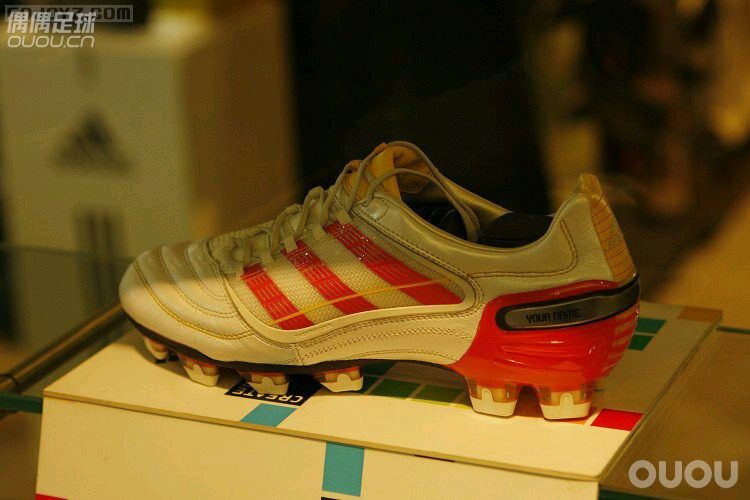 早年间街拍—AD的MI和NIKE的ID这是前几年在北京三里屯AD旗舰店和NIKE店随手拍的