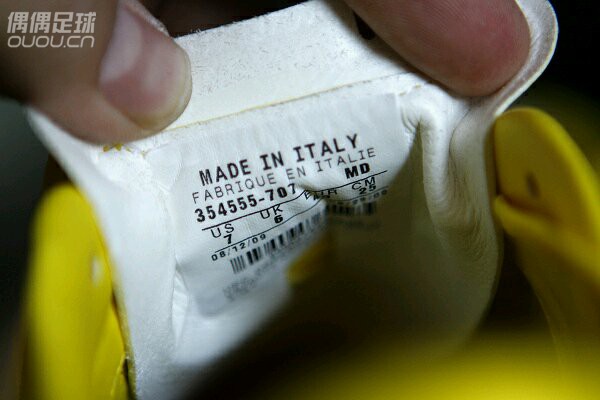 这个也够老的—-MERCURIAL VAPOR V说实话不太喜欢刺客 但这个配色实在撩人