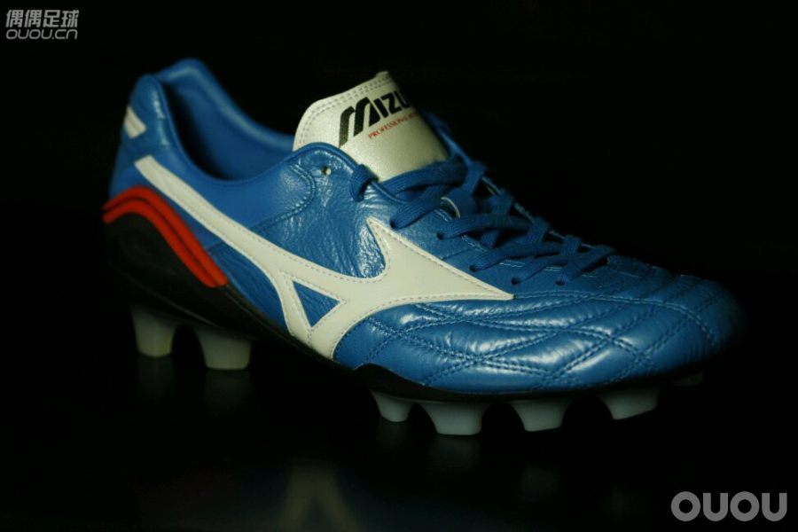 还是蓝的— MORELIA WAVE KR这个也曾经是传说中少有的神器无论皮质,做工还是舒适程度都绝对一流