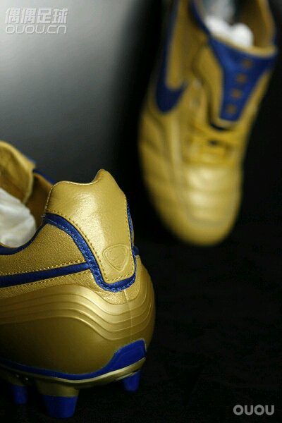 意大利四星nike legend 1 fg这个纯是因为那年的意国太牛逼了