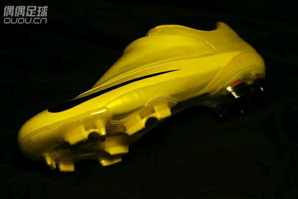 这个也够老的—-MERCURIAL VAPOR V说实话不太喜欢刺客 但这个配色实在撩人