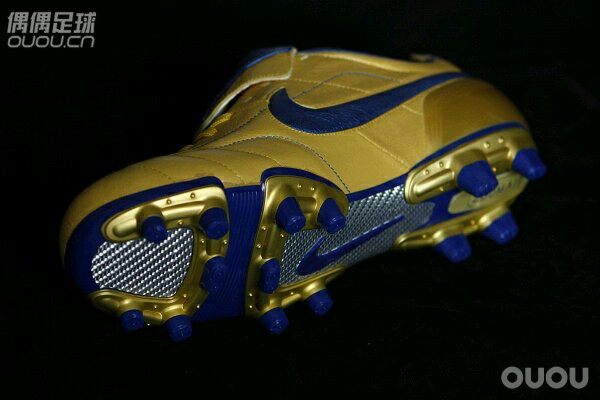 意大利四星nike legend 1 fg这个纯是因为那年的意国太牛逼了