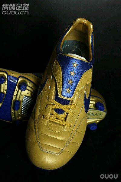 意大利四星nike legend 1 fg这个纯是因为那年的意国太牛逼了