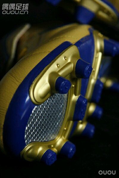 意大利四星nike legend 1 fg这个纯是因为那年的意国太牛逼了