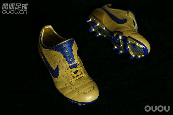 意大利四星nike legend 1 fg这个纯是因为那年的意国太牛逼了