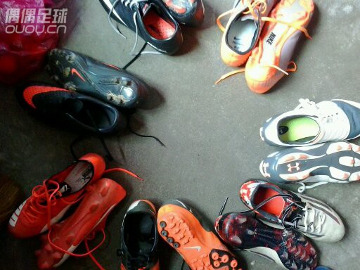 新人晒鞋偶偶新人一名16岁,晒个鞋,求各位认识认识。