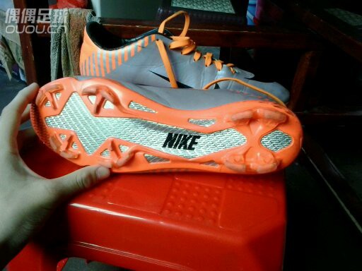 新人晒鞋偶偶新人一名16岁,晒个鞋,求各位认识认识。