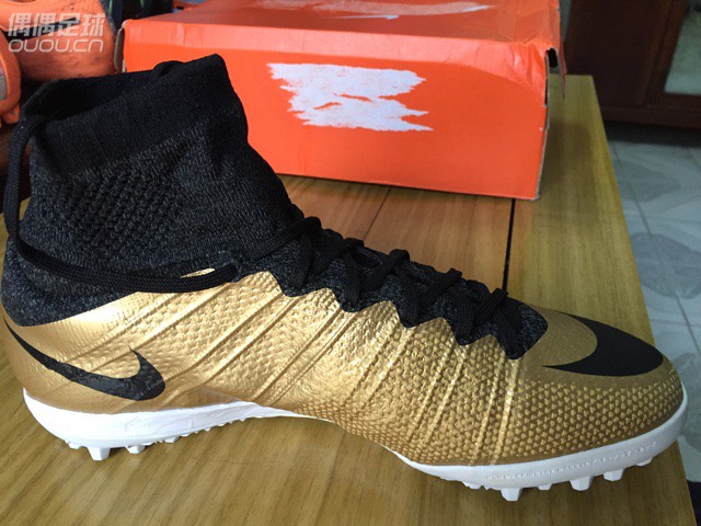 刚到的鞋子,请给我看下,是不是正品!