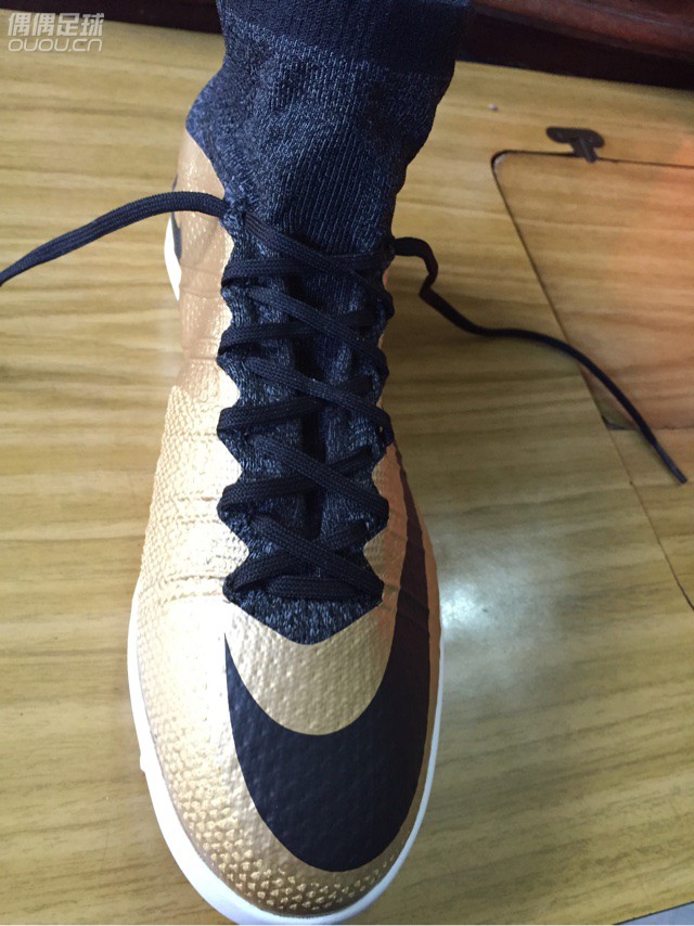 刚到的鞋子,请给我看下,是不是正品!