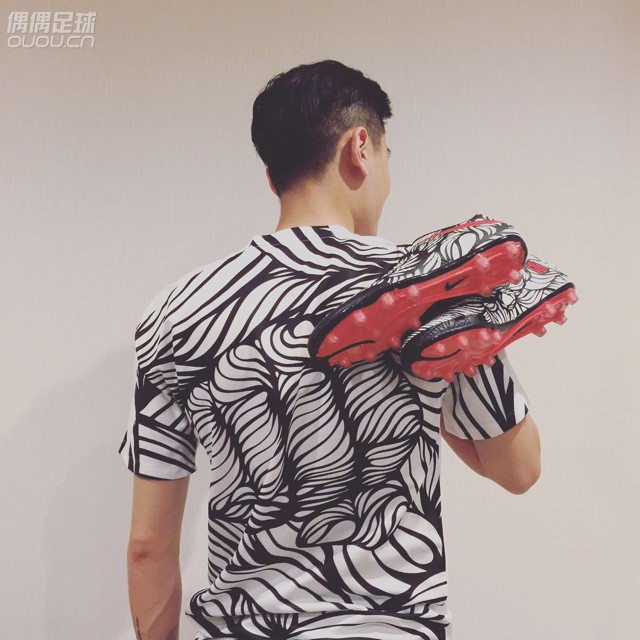 上周日本大阪心斋桥kamo新入的内马尔毒锋顶级hg 完全是被配色吸引 其实我是个刺客控啊