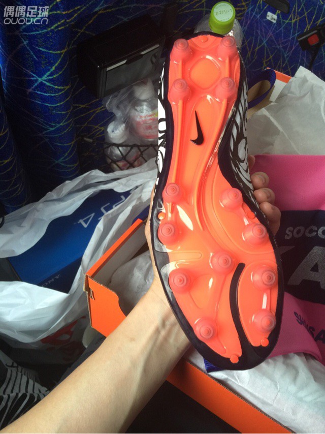 上周日本大阪心斋桥kamo新入的内马尔毒锋顶级hg 完全是被配色吸引 其实我是个刺客控啊