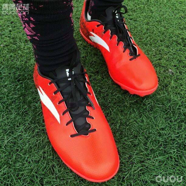 准备参加个比赛,不给穿长钉鞋,所以在时隔八年之后,准备买一双碎钉(08年买了第一双tf–nike tiempo)。