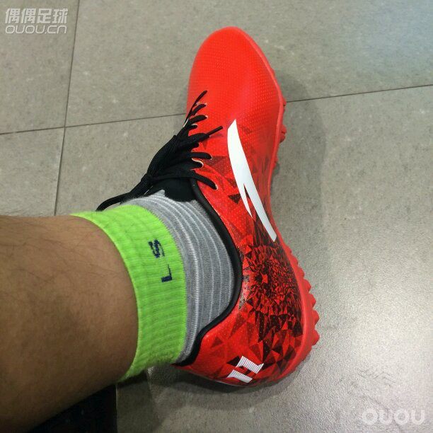 准备参加个比赛,不给穿长钉鞋,所以在时隔八年之后,准备买一双碎钉(08年买了第一双tf–nike tiempo)。