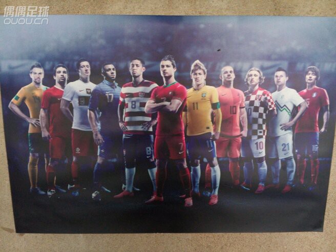 小伙伴们射门太猛了,只能用铁丝网了!