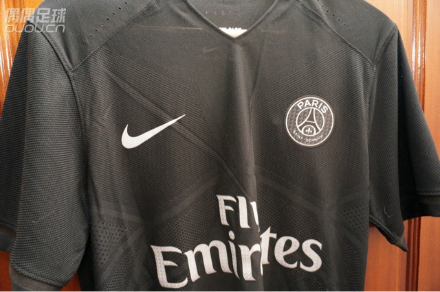 大巴黎客场全黑球衣,599入的球员版