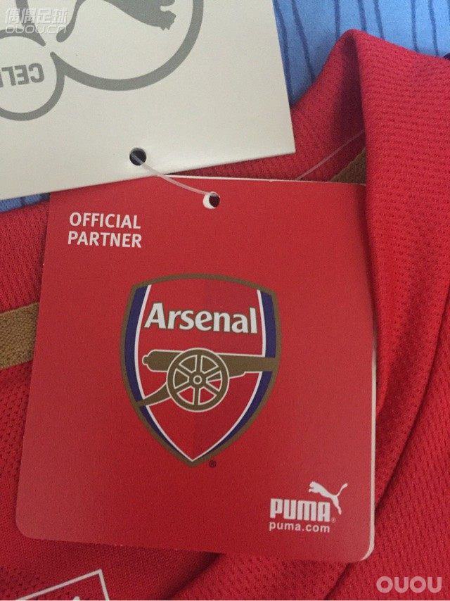 新入的阿森纳训练短袖,各位大神帮忙鉴定下真假,个人最大的疑惑是洗标上中文的款号是569618