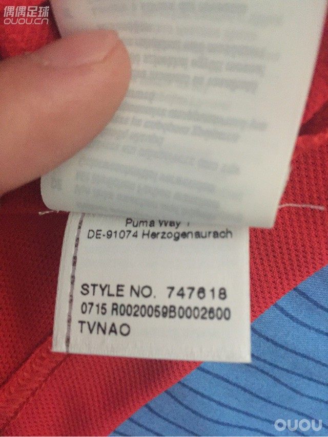 新入的阿森纳训练短袖,各位大神帮忙鉴定下真假,个人最大的疑惑是洗标上中文的款号是569618