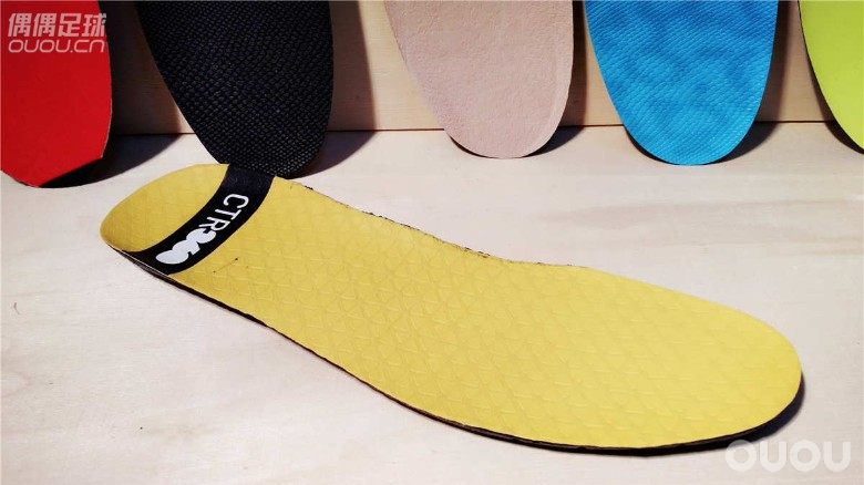 关于足球鞋垫的选择。