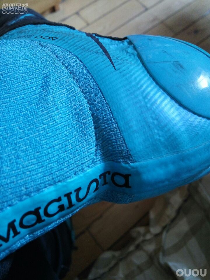 鬼牌超顶这个位置磨跟腱怎么办!?构造凹进去一块太难受。