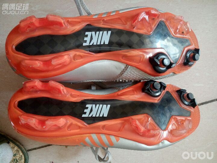 求大神鉴定,这是双什么鞋?是不是换得底?是假鞋嘛?