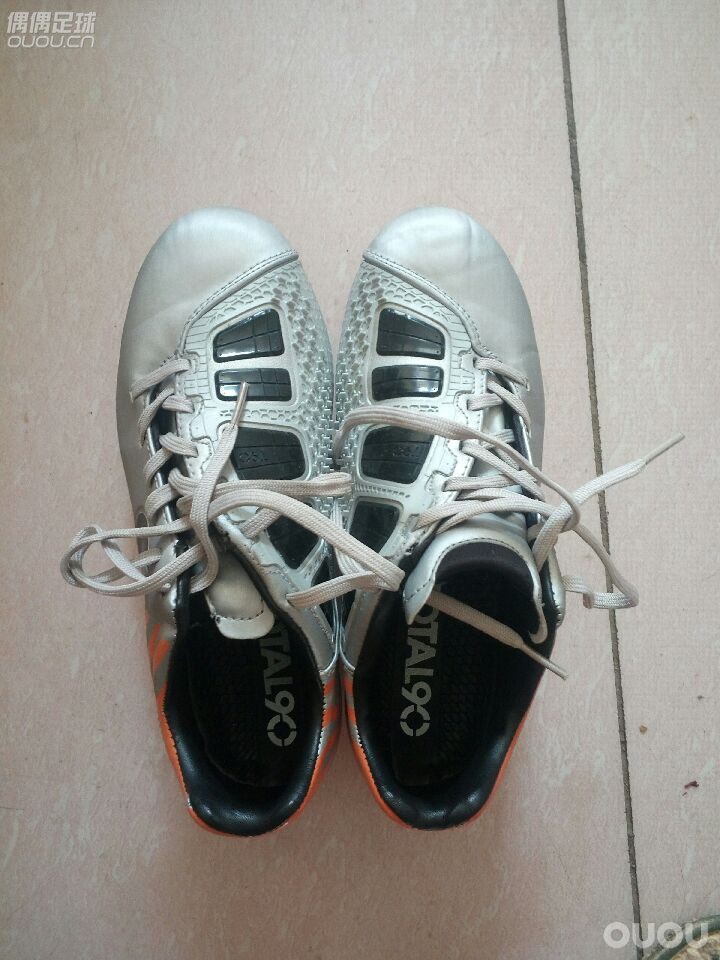 求大神鉴定,这是双什么鞋?是不是换得底?是假鞋嘛?