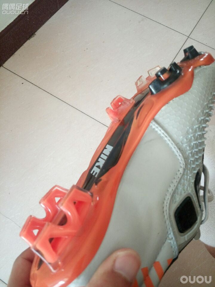 求大神鉴定,这是双什么鞋?是不是换得底?是假鞋嘛?