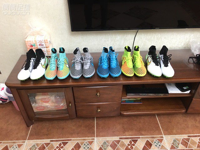 明天要穿哪一双。今天把鞋豆刷干净了。