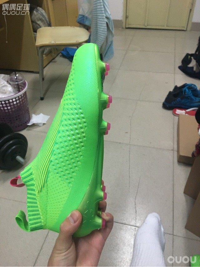 鞋子已经踢了两场,脚感很棒!