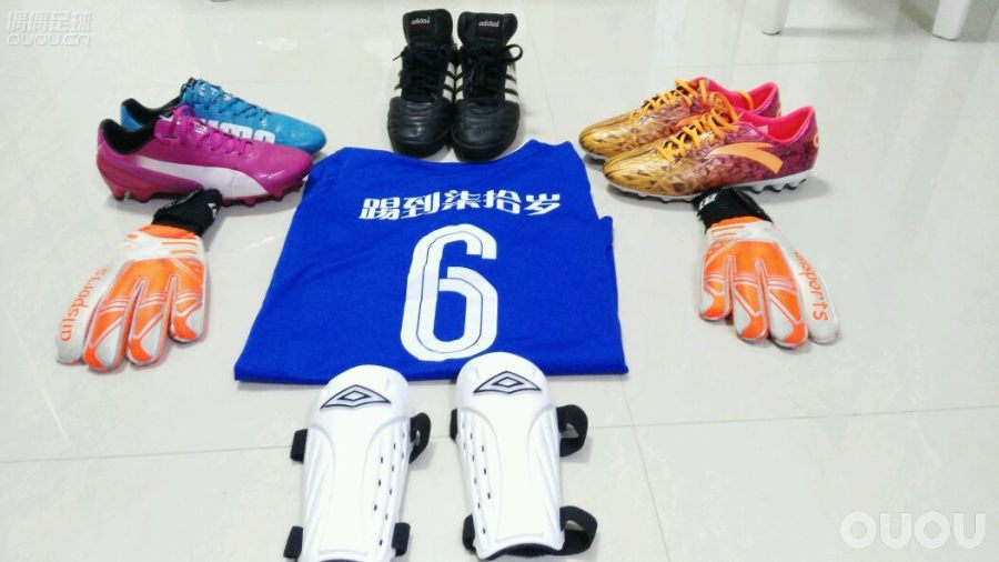 把装备洗了个干净,爱惜它,就是爱惜足球。