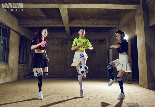 蓝天,白云,绿草还有空姐足球宝贝!红塔2、3、4号场,国安泰达的冬训场地。