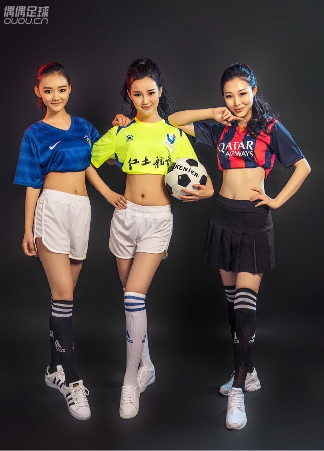 蓝天,白云,绿草还有空姐足球宝贝!红塔2、3、4号场,国安泰达的冬训场地。