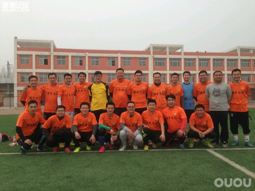 我们的主力球场。现在人草,感觉越来越渣,AG钉有点力不从心了。哪位大神给推荐双TF钉的球鞋。