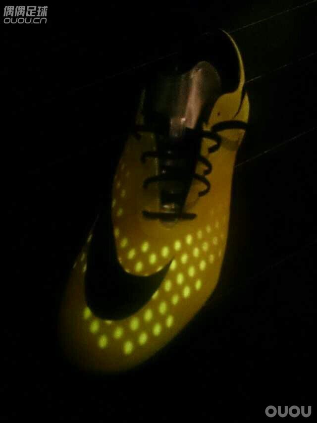 老鞋,新玩法?毒蜂一秒变萤火虫!