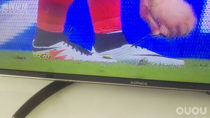 莱万的毒蜂2一代鞋面已经上脚了。