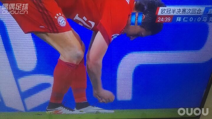 莱万的毒蜂2一代鞋面已经上脚了。